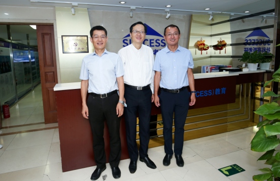 上海交通大學(xué)高級(jí)金融學(xué)院副院長(zhǎng)潘杰一行蒞臨社科賽斯暨中國(guó)MBA教育網(wǎng)