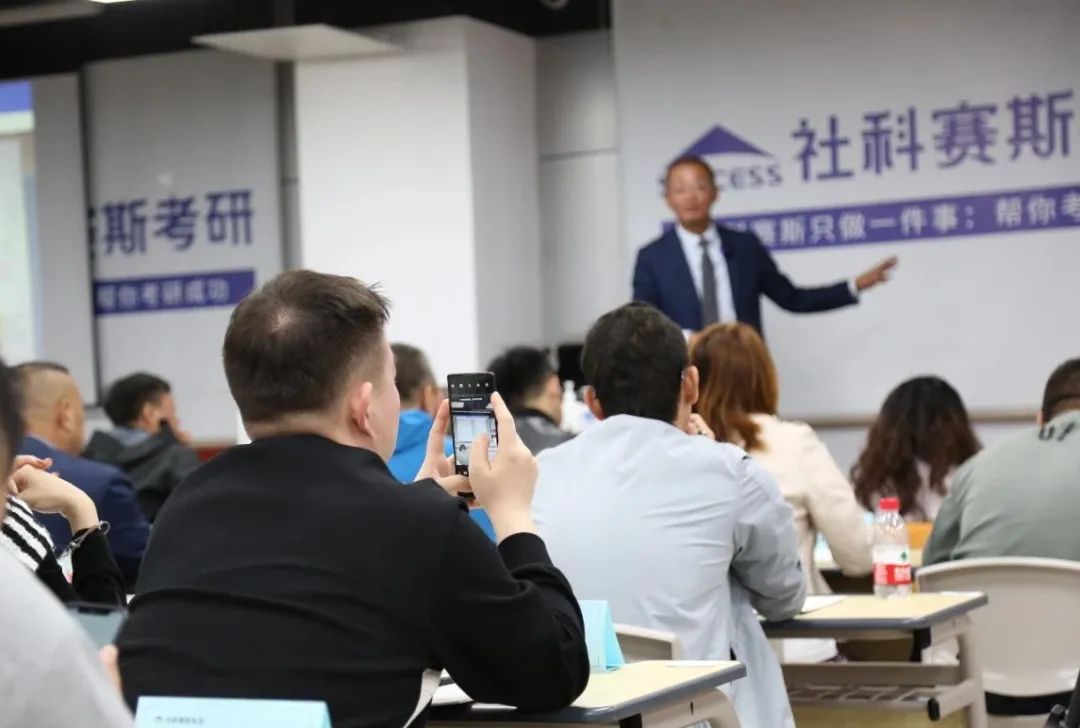 超越同齡人，做最好的自己！職業(yè)成長和規(guī)劃專題講座成功開講！